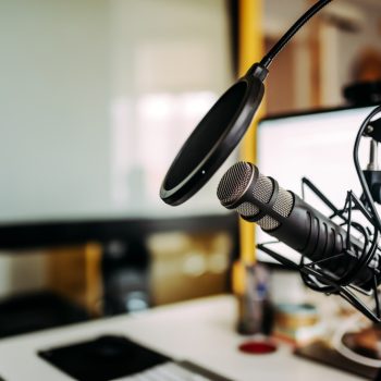 Close-up,Image,Of,Microphone,In,Podcast,Studio.